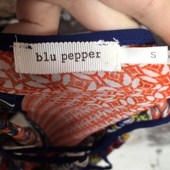 Blue Pepper Top Tie Front Blue Floral Boho V-Neck Small - Picture 10 of 10